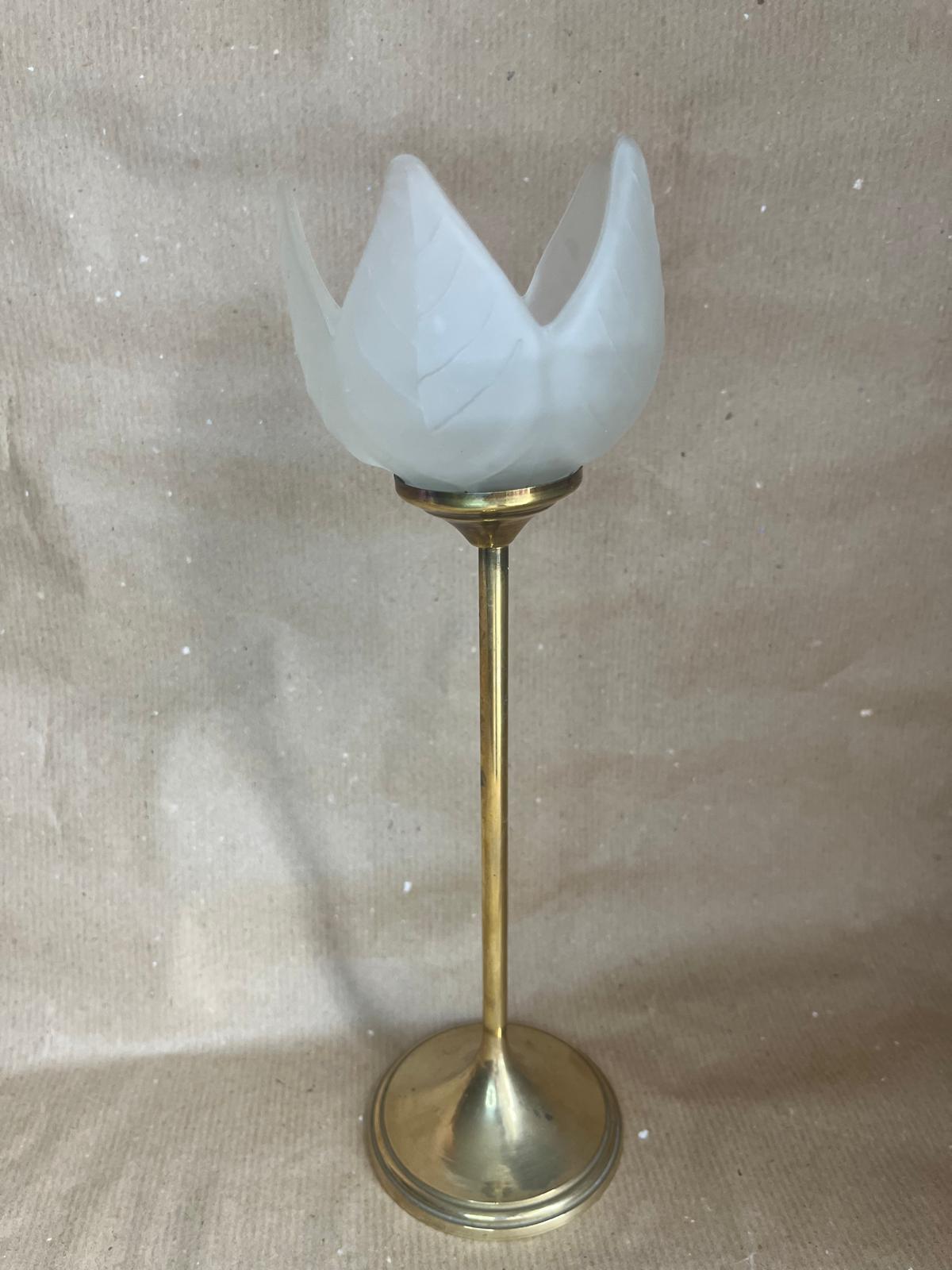 Grand bougeoir en laiton doré et verre poli