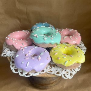 Donut décoratif en plâtre.
